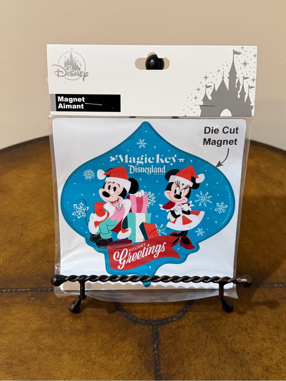 NEW DISNEYLAND RESORT MAGIC KEY HOLDER HOLIDAY GREETINGS DIE CUT MAGNET